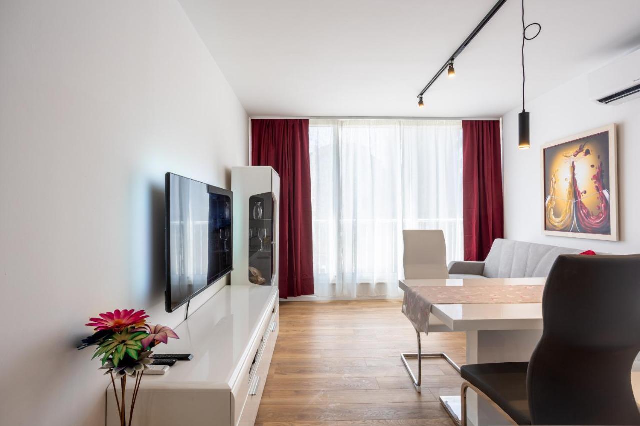Royal Luxe Apartment Split Exterior photo